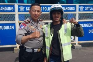 Gagal ujian SIM 7 kali, pria ini dapat ucapan spesial tak terduga