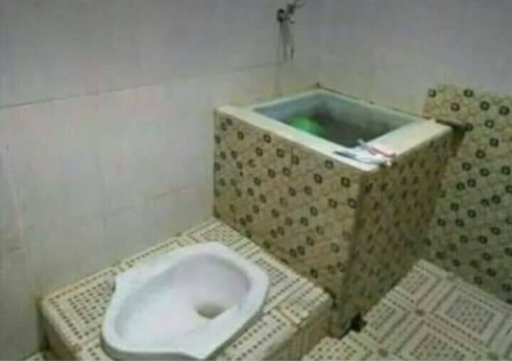 Desain 8 kamar mandi ini unik bin ajaib, kamu bisa cari keanehannya?