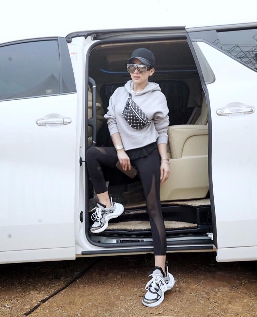 Intip mobil mewah 5 seleb Tanah Air, ada yang harganya Rp 13 miliar