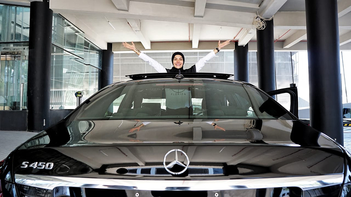 Intip mobil mewah 5 seleb Tanah Air, ada yang harganya Rp 13 miliar