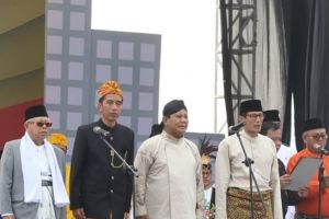 Adu penampilan koalisi Jokowi & Prabowo saat deklarasi kampanye damai