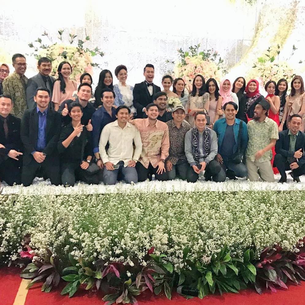 Tak dihadiri ibunda, ini 10 momen manis resepsi Eza Gionino dan Meiza