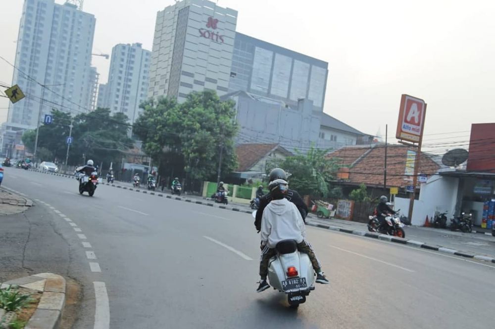 9 Momen Anies Baswedan bernostalgia naik Vespa tua warisan bapaknya
