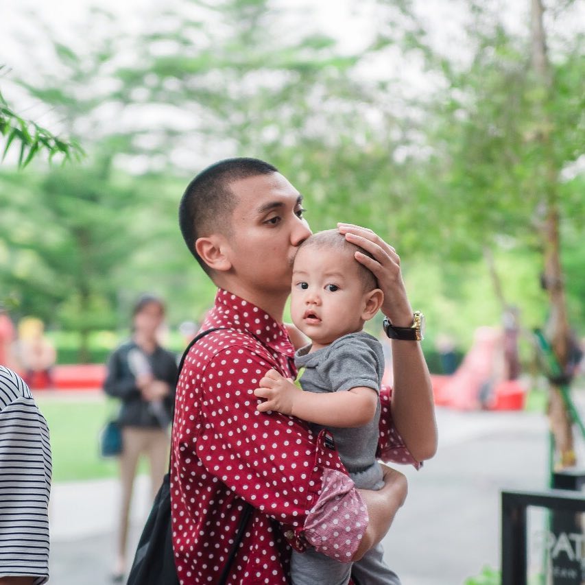 10 Momen Rayi Putra RAN ketika asuh anak, cerminan ayah idaman