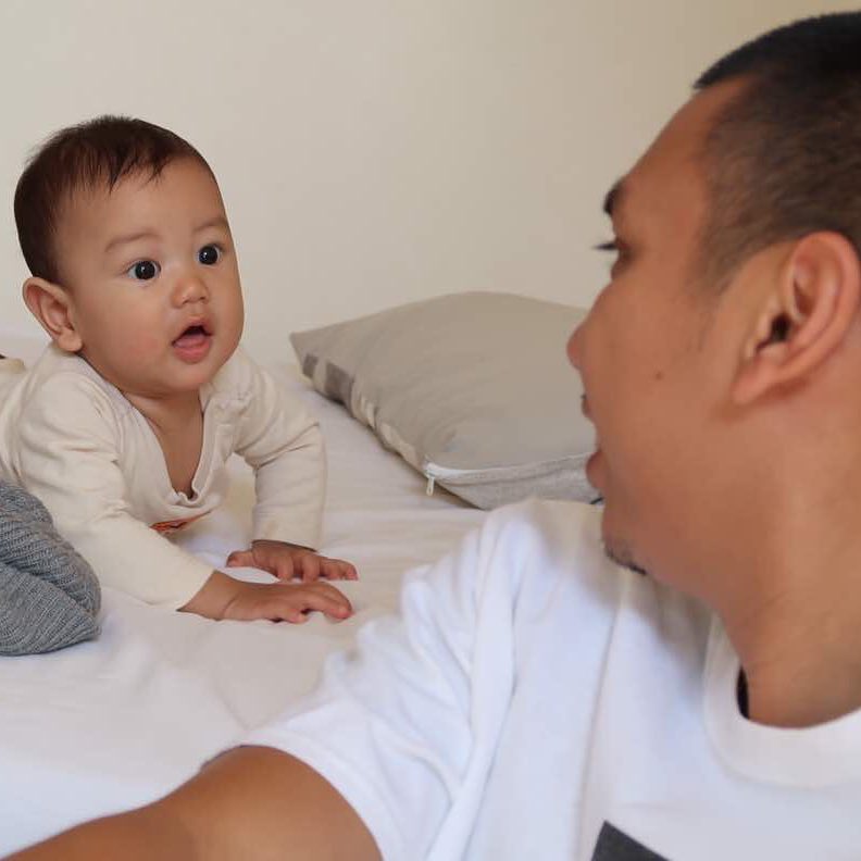 10 Momen Rayi Putra RAN ketika asuh anak, cerminan ayah idaman