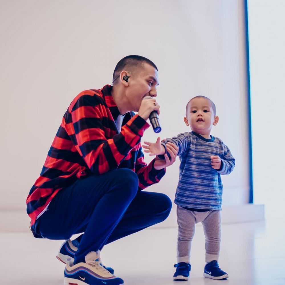 10 Momen Rayi Putra RAN ketika asuh anak, cerminan ayah idaman
