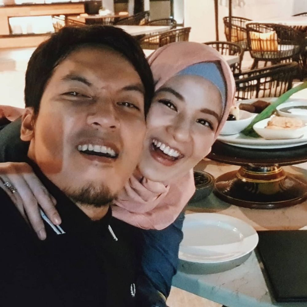 Hamil 6 bulan, ini 8 potret babymoon Natasha Rizky & Desta di Bali