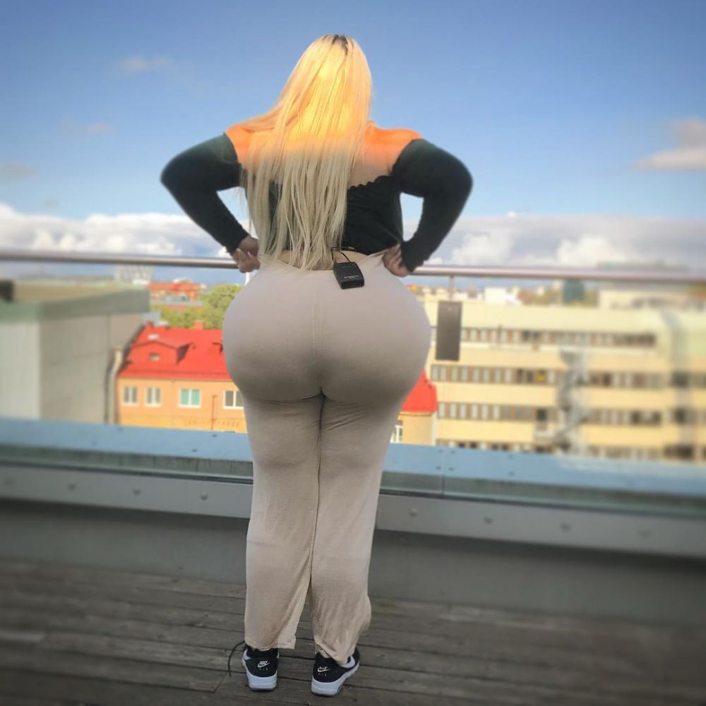 Cewek ini ketagihan operasi pembesaran pantat, 10 fotonya bikin kaget