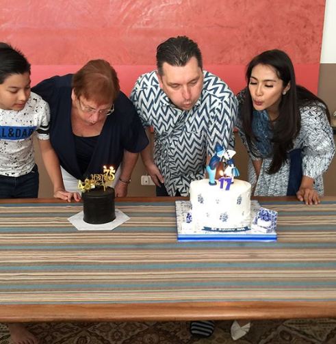 10 Momen Maudy Koesnaedi rayakan 17 tahun pernikahan, so sweet abis