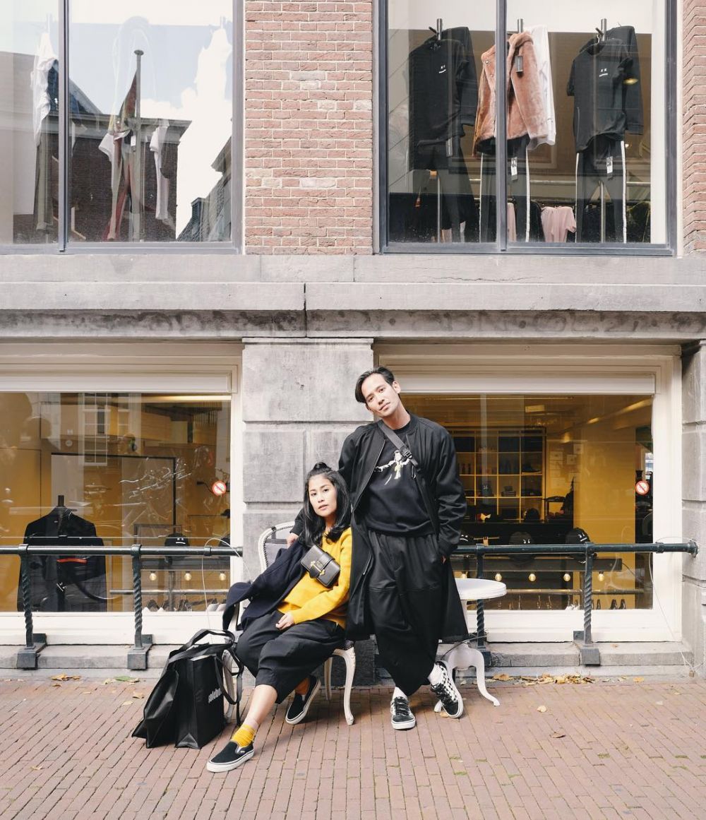 7 Foto liburan Tarra Budiman & istri di Belanda, rayakan hamil pertama