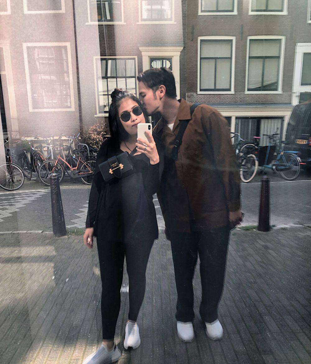 7 Foto liburan Tarra Budiman & istri di Belanda, rayakan hamil pertama