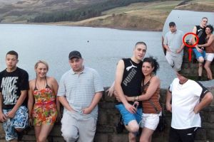 Potret keluarga ini ada yang aneh, kisah di baliknya bikin merinding