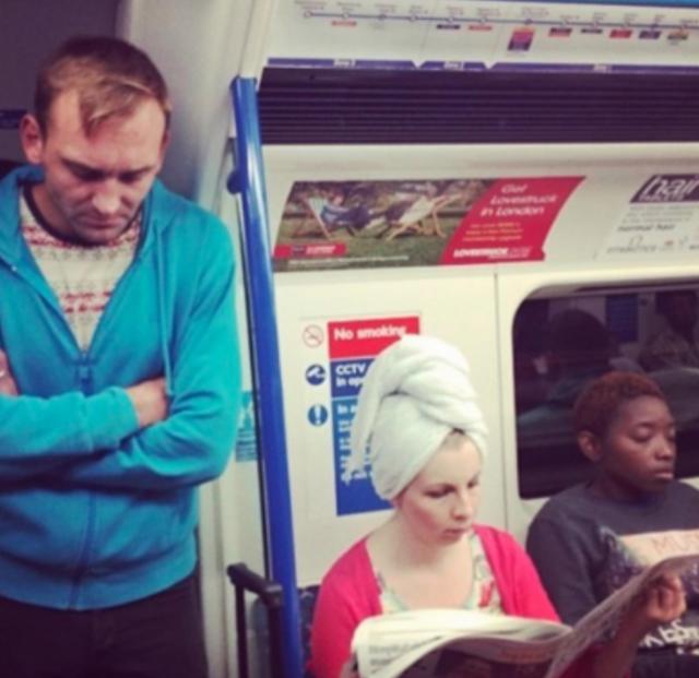 10 Kelakuan gokil penumpang KRL ini bikin kamu cekikikan geli sendiri