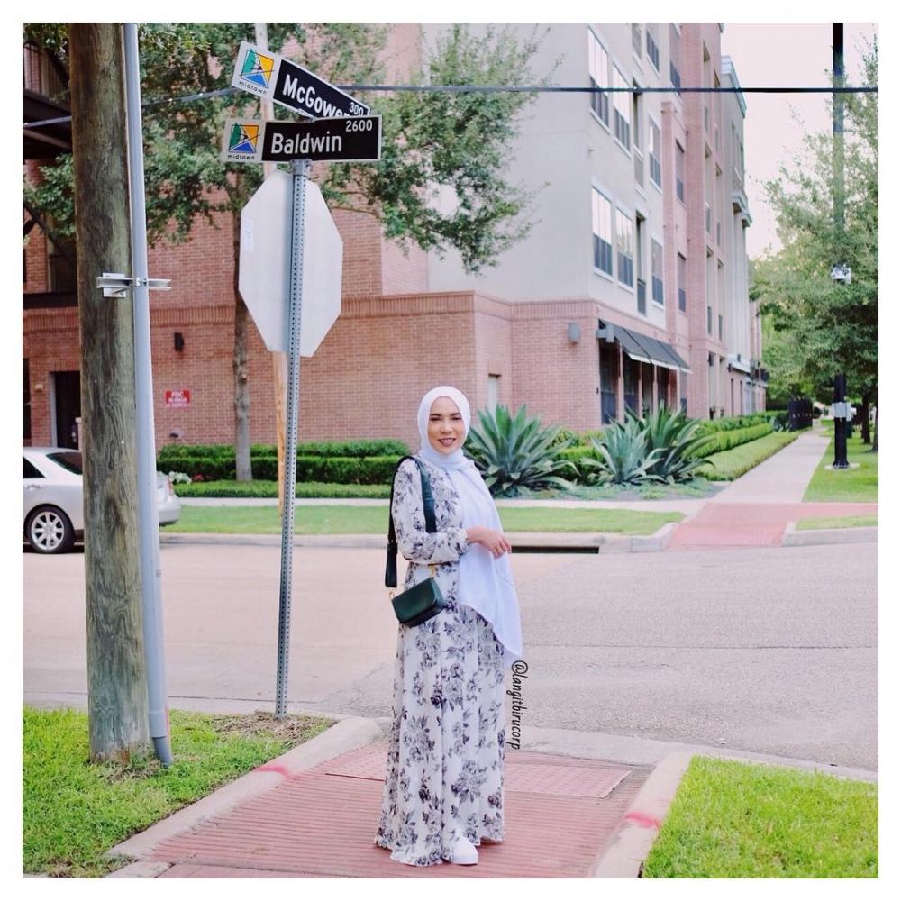 Berhijab, ini 10 gaya fashion Fitri Tropica liburan di Amerika Serikat