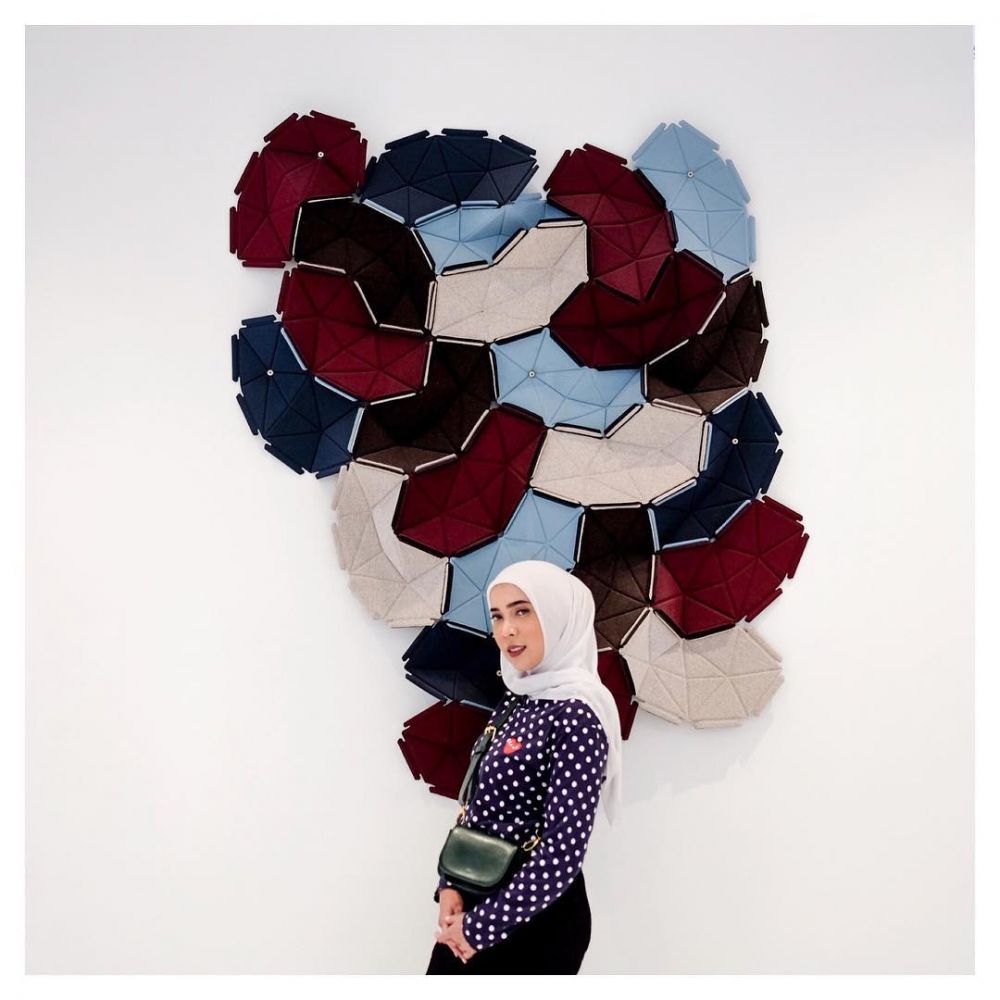 Berhijab, ini 10 gaya fashion Fitri Tropica liburan di Amerika Serikat