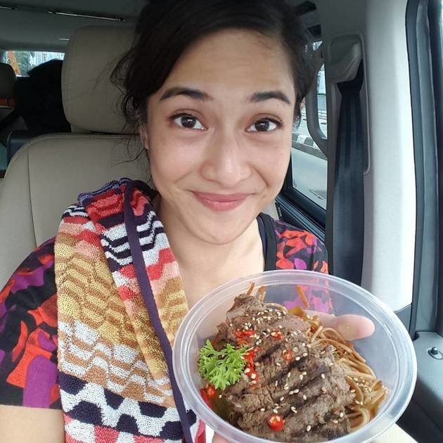 7 Penampilan Dian Sastro tanpa makeup, bukti cantiknya alami