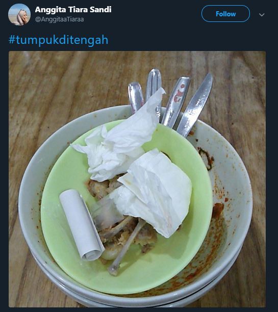 10 Potret 'gerakan tumpuk di tengah' ini bukti berbuat baik itu mudah