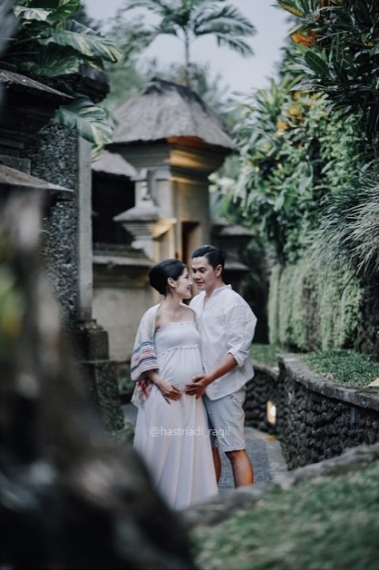 Romantis abis, ini momen intim 8 pasangan seleb saat babymoon di Bali