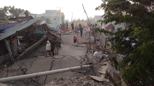 15 Potret memilukan kerusakan jalanan dan bangunan di Palu-Donggala