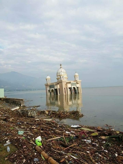 15 Potret memilukan kerusakan jalanan dan bangunan di Palu-Donggala