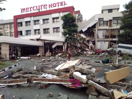 15 Potret memilukan kerusakan jalanan dan bangunan di Palu-Donggala