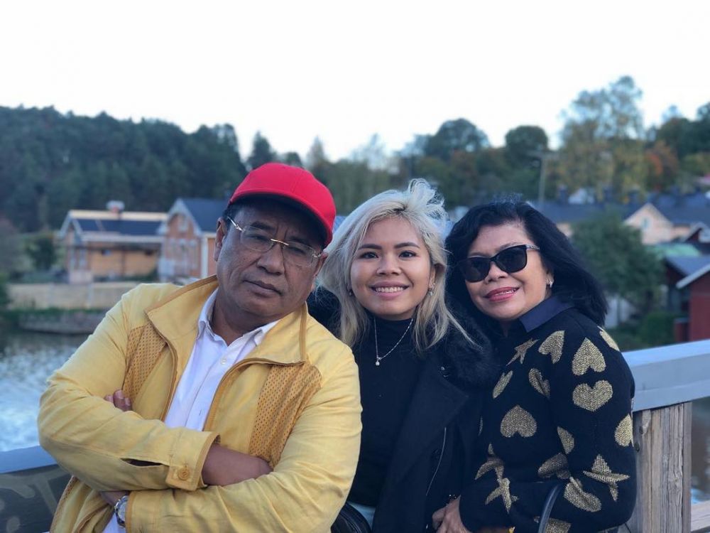 Kerap dikelilingi wanita cantik, ini 7 kemesraan Hotman Paris & istri