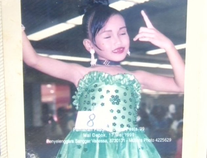 7 Potret Ayu Ting Ting masih kecil, sudah sering makeup sejak dulu