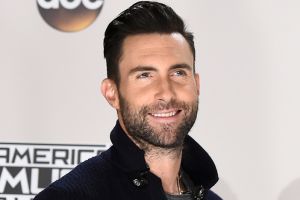 13 Potret transformasi mengagumkan Adam Levine, bikin cewek jatuh hati