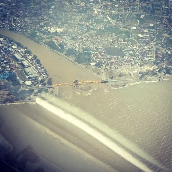 Gempa rusak runway, ini momen dramatis pesawat TNI AU landing di Palu