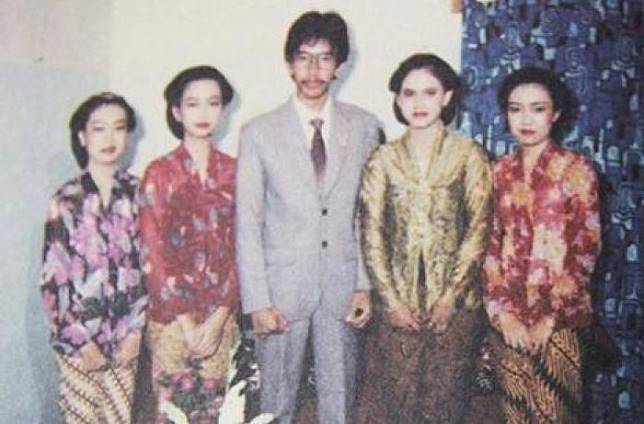 Hari ini berulang tahun, begini 9 potret masa muda Iriana Jokowi