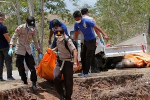 10 Potret pemakaman massal korban gempa & tsunami di Palu-Donggala