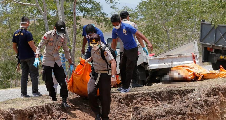 10 Potret pemakaman massal korban gempa & tsunami di Palu-Donggala