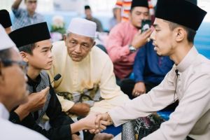 Usia 14 tahun, bocah ini mandikan jenazah ayah & nikahkan dua kakaknya
