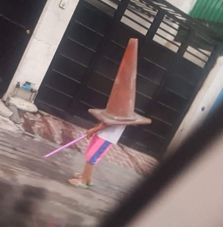 10 Kelakuan konyol orang di ruang publik ini bikin tepuk jidat