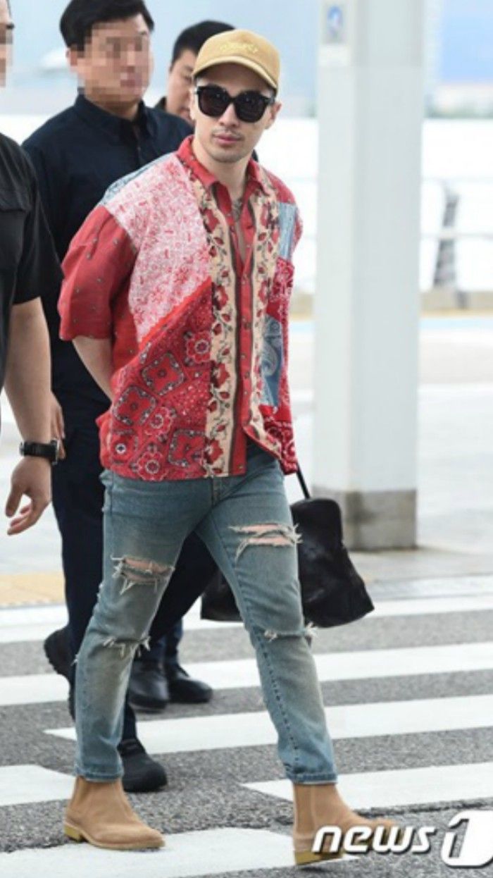 Makin memesona, begini gaya 10 idol K-Pop saat pakai batik