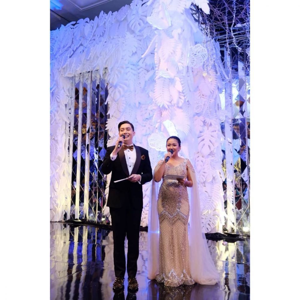 10 Potret Cici Panda hamil besar, tetap kerja & antar putrinya sekolah