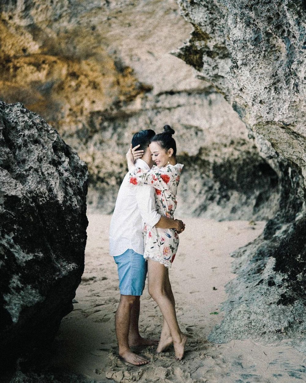 Jelang pernikahan, ini 8 potret kemesraan Yuanita Christiani & kekasih