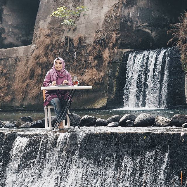 5 Restoran ini sajikan sensasi makan sambil nyemplung di sungai