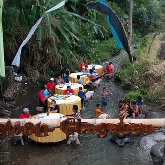 5 Restoran ini sajikan sensasi makan sambil nyemplung di sungai