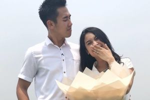Belum lama pacaran, begini cara romantis Ryuji Utomo lamar kekasihnya