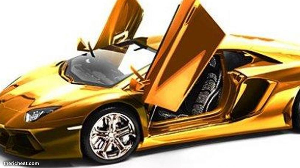 Mobil Dihiasi Emas Batangan dan Batu Permata