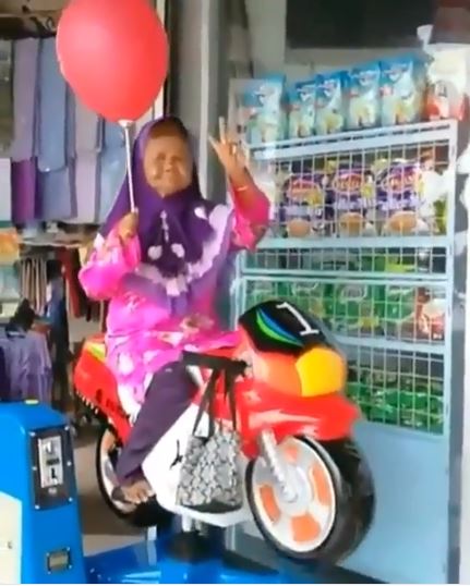 7 Potret 'emak-emak mah bebas' ini bikin nyengir kuda