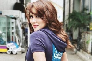 Potret Olla Ramlan ikutan falling stars challenge, seksi dan glamor