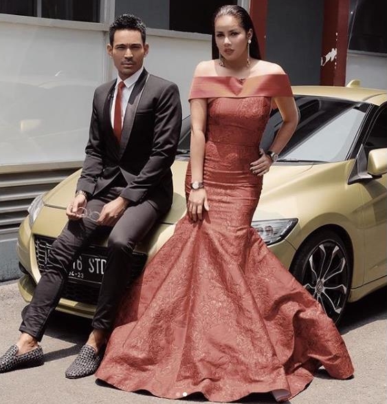 Potret Olla Ramlan ikutan falling stars challenge, seksi dan glamor