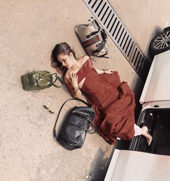 Potret Olla Ramlan ikutan falling stars challenge, seksi dan glamor