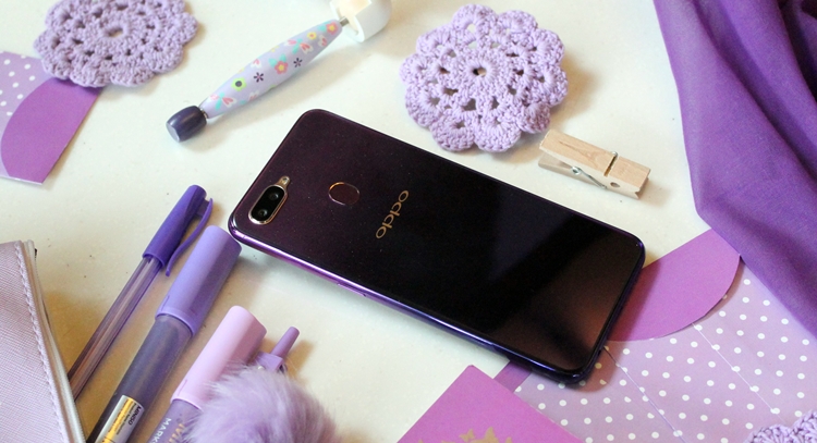 Smartphone ini tampilannya cetar berkilau, anak muda banget nih