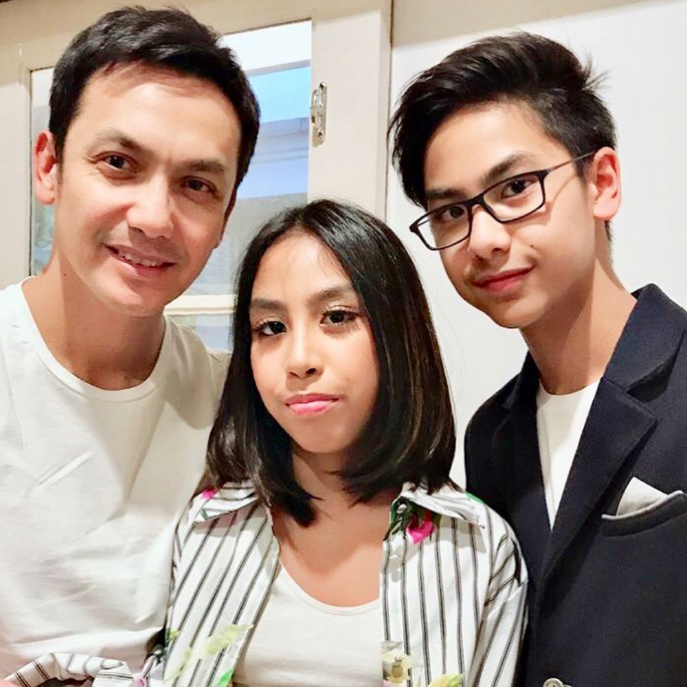 10 Potret gantengnya Khayru, anak Gunawan yang kini beranjak remaja