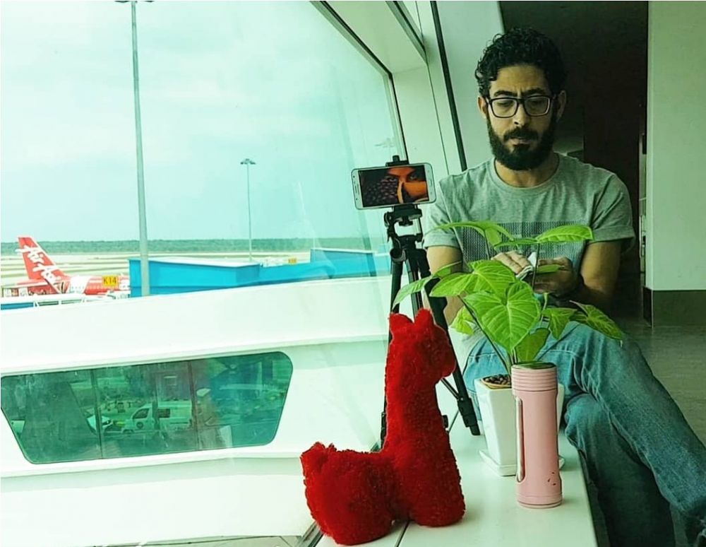 7 Bulan terjebak di bandara Malaysia, ini 7 aktivitas Hassan Al Kontar