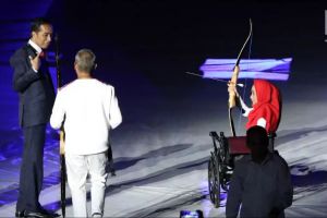 10 Potret Bulan Karunia, bocah memanah sama Jokowi di Asian Para Games