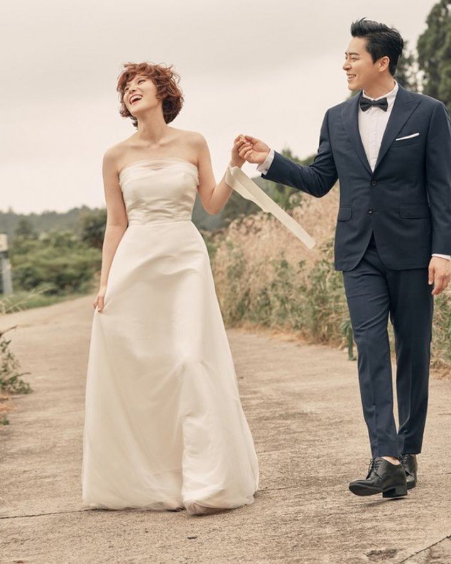 5 Tahun pacaran, aktor Korea Jo Jung-suk resmi menikah dengan Gummy